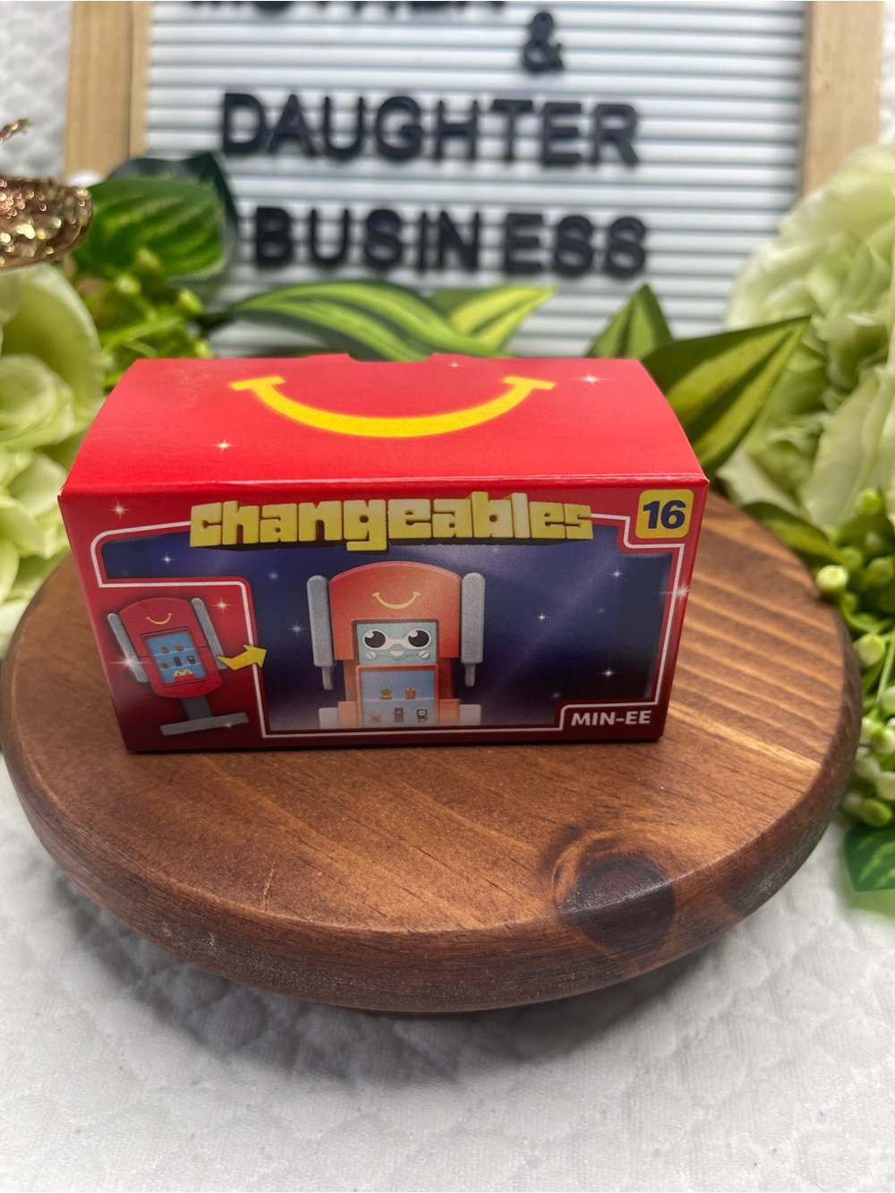 Mini-Ee Red Transforming Toy Figure